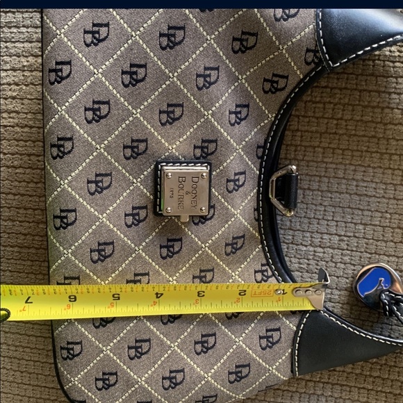Dooney and Bourke purse - Picture 3 of 6